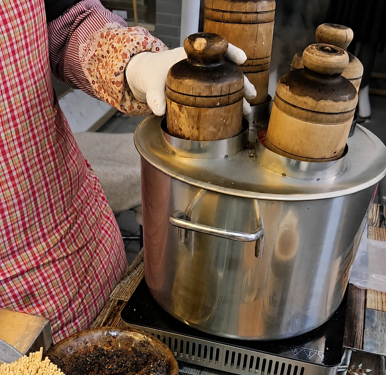 Steamer for making Jinggao