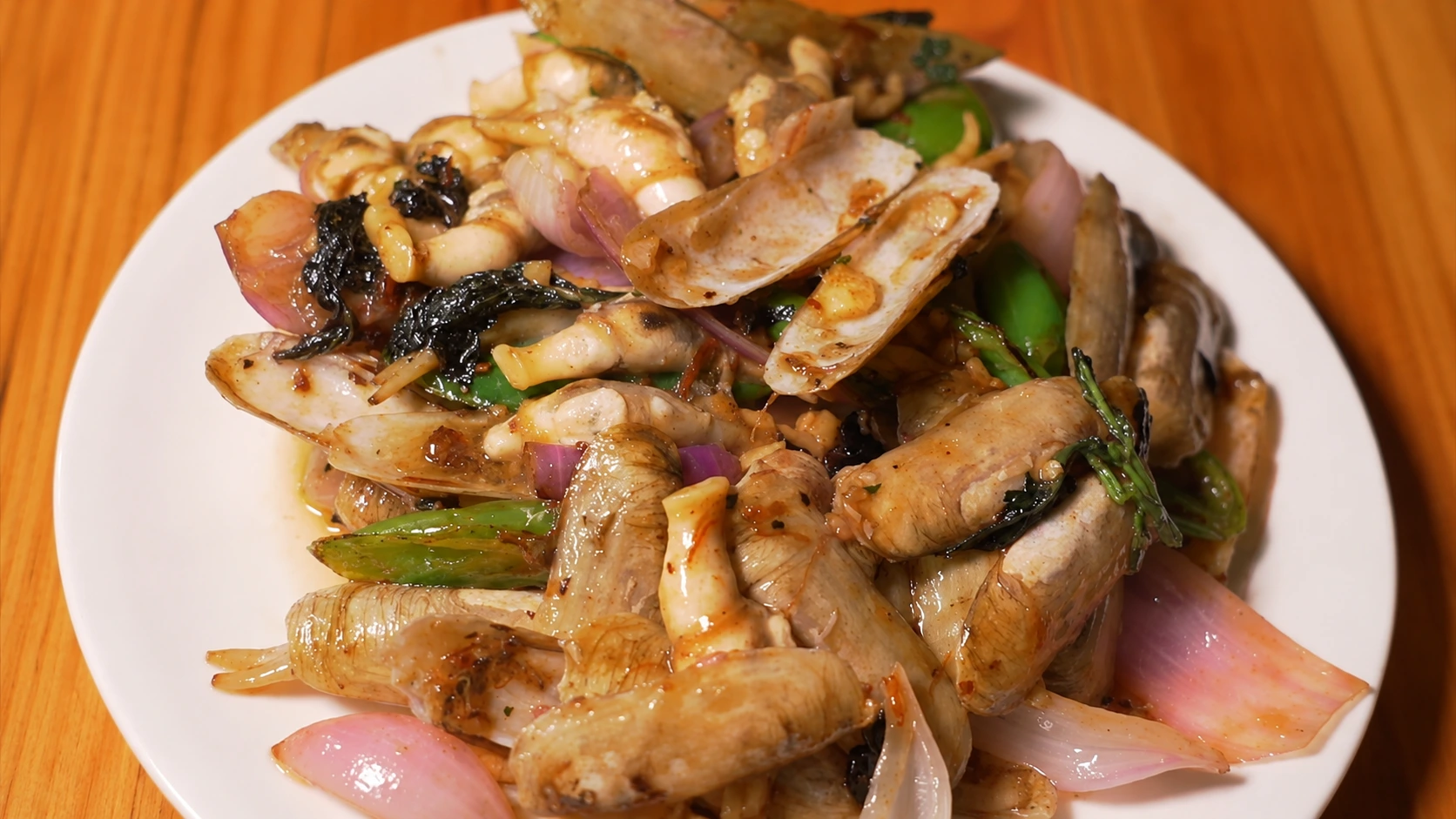 Stir-fried razor clams, classic late-night delicacy